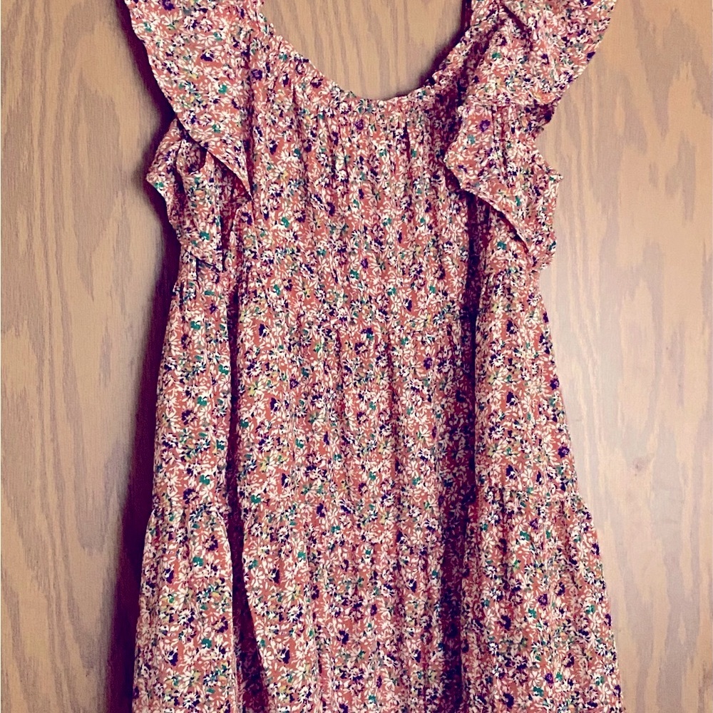 Besty Boutique. Size Medium. 100% polyester. Color Salmon